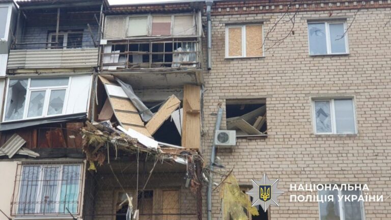 Шестеро поранених і зруйновані будинки: Херсонщина знову під масованими обстрілами