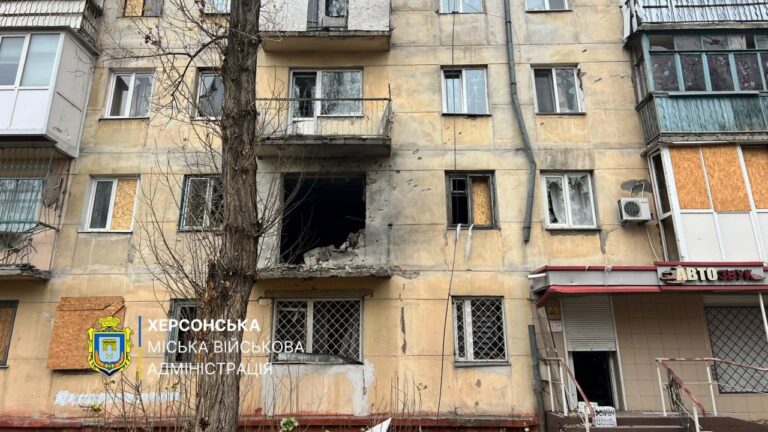 За добу війська РФ обстріляли понад 30 населених пунктів Херсонщини