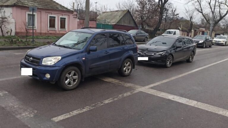ДТП у Миколаєві: зіткнення Opel та Toyota ускладнило рух на Центральному проспекті