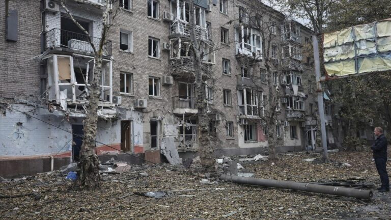 За добу на Херсонщині під обстрілами опинилися понад 30 населених пунктів: є загиблий і поранені