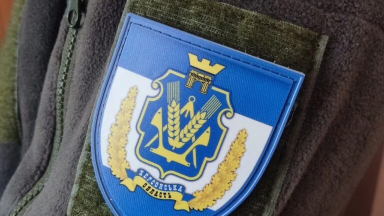 Департамент гуманітарної політики Херсонської ОДА закупив 25 брендованих браслетів за 13 тис грн