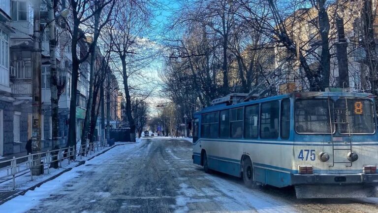 У Херсоні зупинили рух тролейбусів через ремонт електромереж