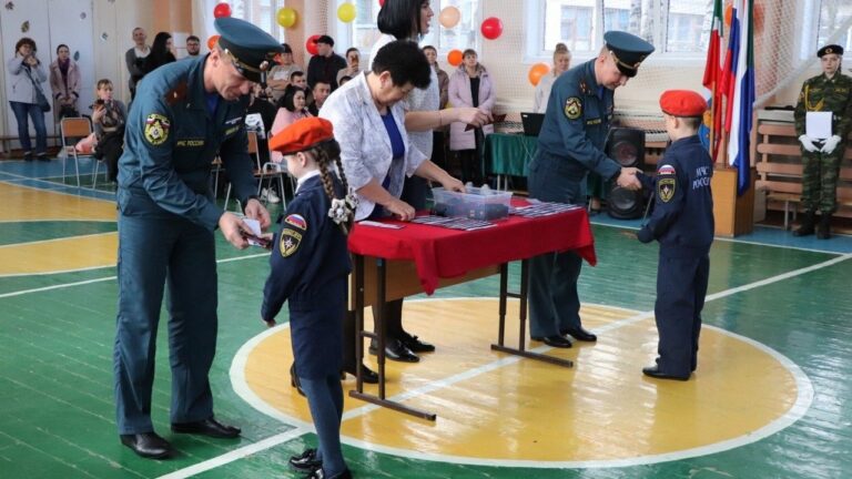 У захопленій школі Генічеська окупанти відкривають кадетські класи слідчого комітету РФ