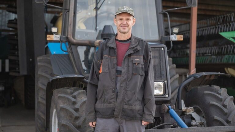 Понад 100 фермерів Херсонщини та Миколаївщини отримали мікрогранти на збір врожаю соняшнику 2025 року