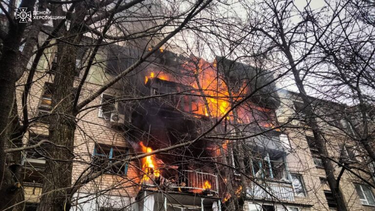 Обстріли на Херсонщині спричинили поранення мирних жителів та нові руйнування