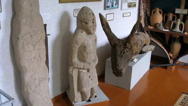 Херсонський краєзнавчий музей нагадав про викрадення 23 тис артефактів під час окупації