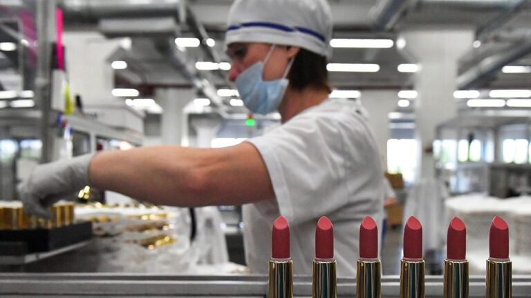 На окупованій Херсонщині заявили про інтерес французького інвестора до косметологічного бізнесу