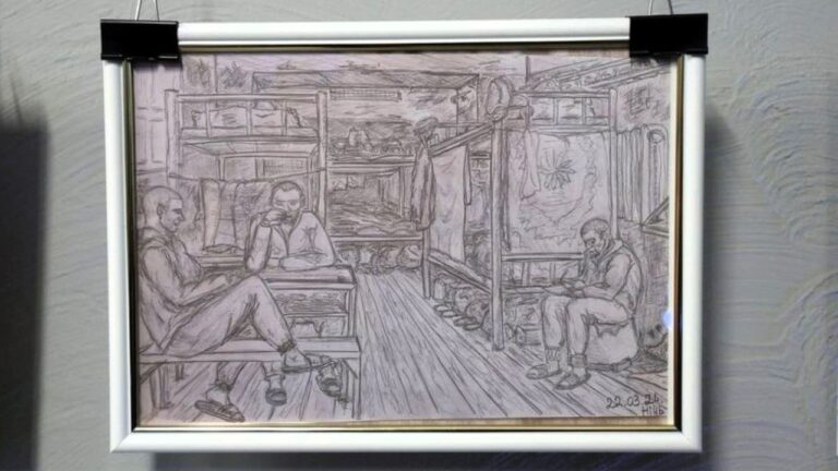 У Херсоні відкрили виставку про полонених Кремля