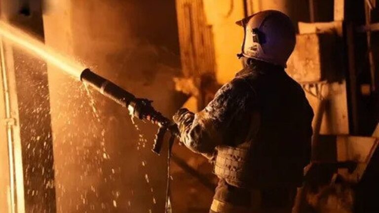 У порту “Південний” спалахнула пожежа після російського удару по Одещині