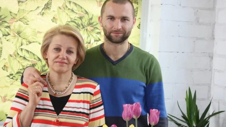 Мати окупаційного керівника Каховки одночасно звинувачують в Україні та на ТОТ