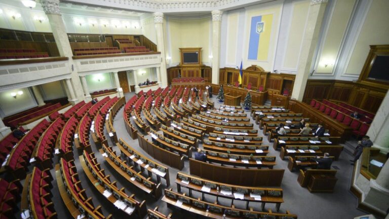 НАБУ заявило про викриття організованої групи депутатів, які брали хабарі за голосування