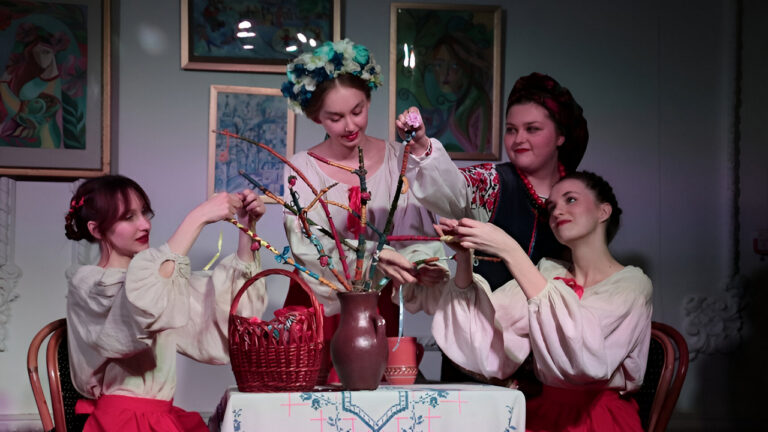 У Миколаєві відкрили виставку “Зимові мрії про диво” та показали обрядове дійство