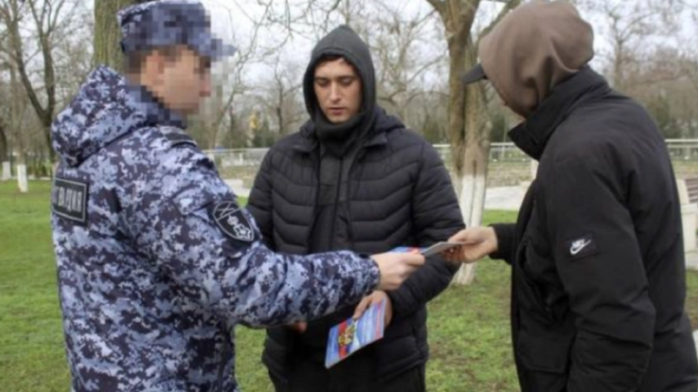 Окупанти в Генічеську нав’язували святкування Дня Конституції РФ