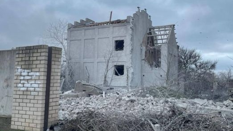 Ракетний удар по Миколаєву: зруйновано три будинки, десятки пошкоджено