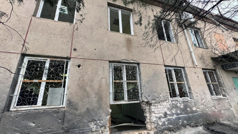 Російські обстріли на Херсонщині: дев’ять постраждалих та значні руйнування