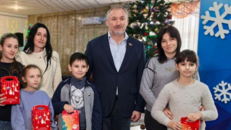 Окупаційна влада в Генічеську організувала свято для дітей колаборантів