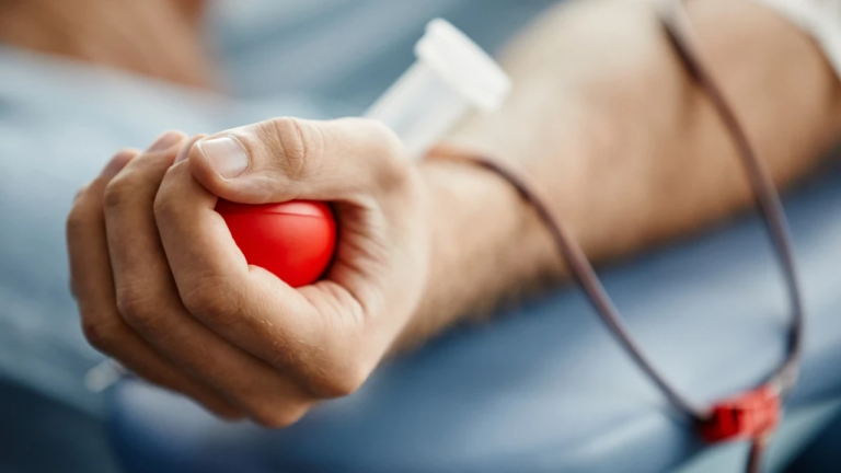 Херсонський центр крові закликає донорів усіх груп допомогти