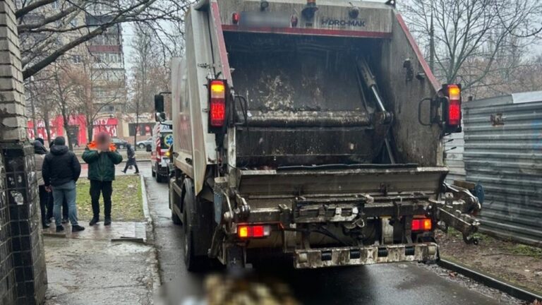 У Миколаєві комунальна вантажівка насмерть збила жінку на проспекті Центральному