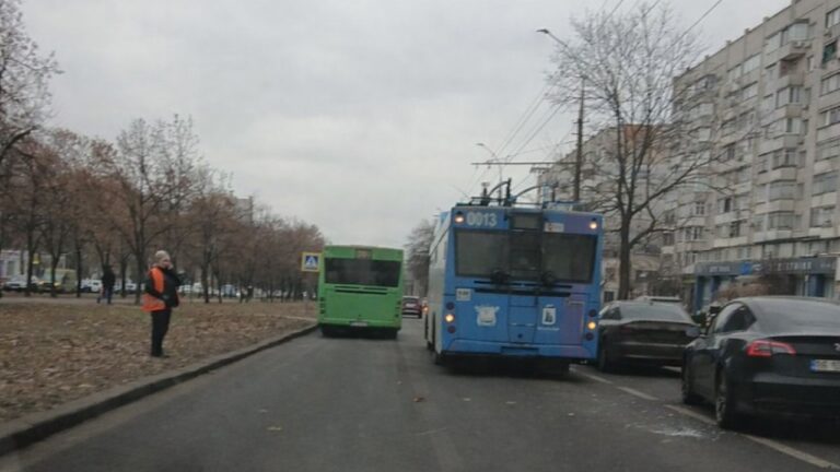 У Миколаєві через ДТП автобуса і тролейбуса утворився затор на проспекті Центральному