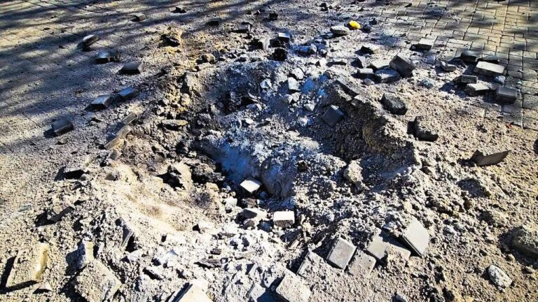 Окупанти обстріляли Корабельний район Херсона: загинув цивільний