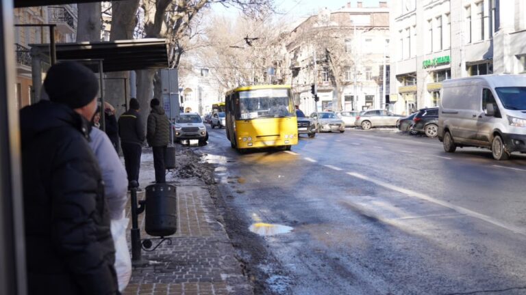 Електротранспорт Миколаєва працює в аварійному режимі через відключення світла та негоду