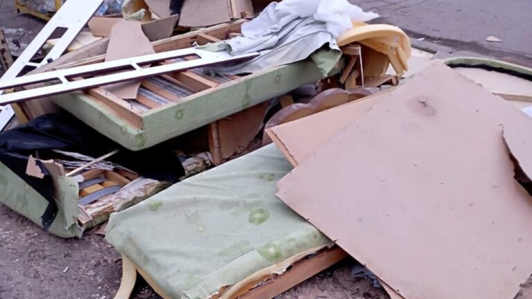 У Миколаєві ліквідували стихійне сміттєзвалище у дворі житлового будинку