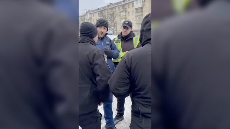 У Херсоні зняли на відео жорстке силове затримання чоловіка під час перевірки документів