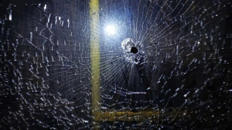 Російський дрон вдарив по тролейбусу у Херсоні