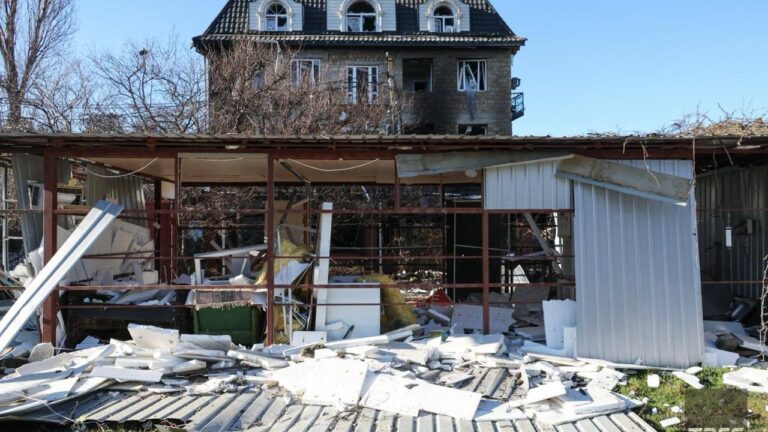 Удар по кафе у Хорлах на Херсонщині: Росія звинуватила Україну і Захід у “кривавому злочині”