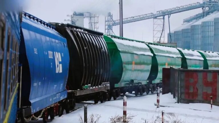 Доставка зернових через залізницю до одеських портів скоротилася через негоду