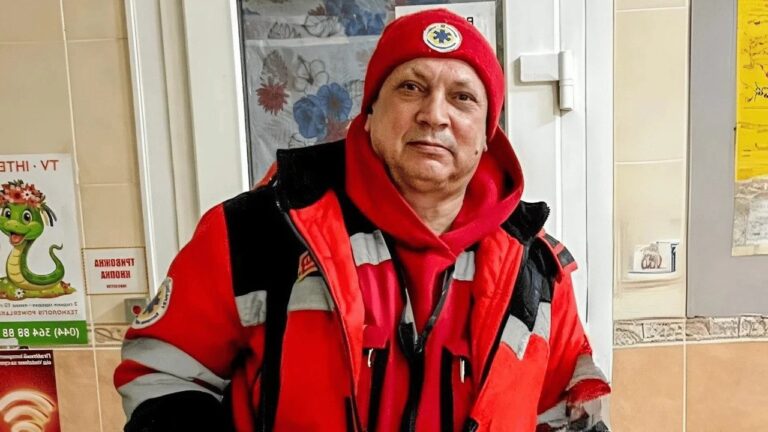 Син загиблого фельдшера з Каховки ініціював петицію про присвоєння Сергію Смоляку звання Герой України