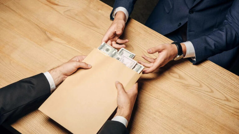 Апеляційна палата ВАКС підтвердила конфіскацію активів родини митників Одеської митниці