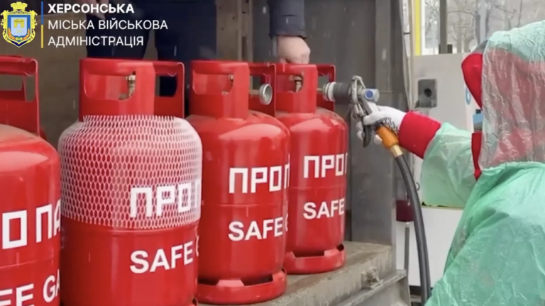 У Херсоні розпочали видачу газових обігрівачів для жителів без опалення