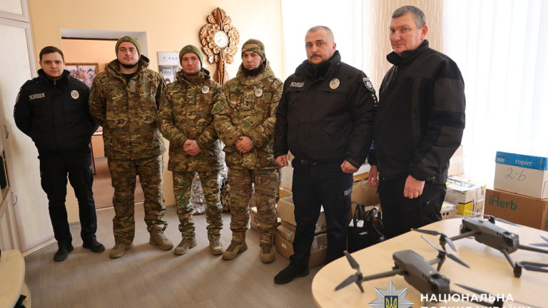 Миколаївські поліцейські та волонтери об’єдналися для підтримки бійців на сході