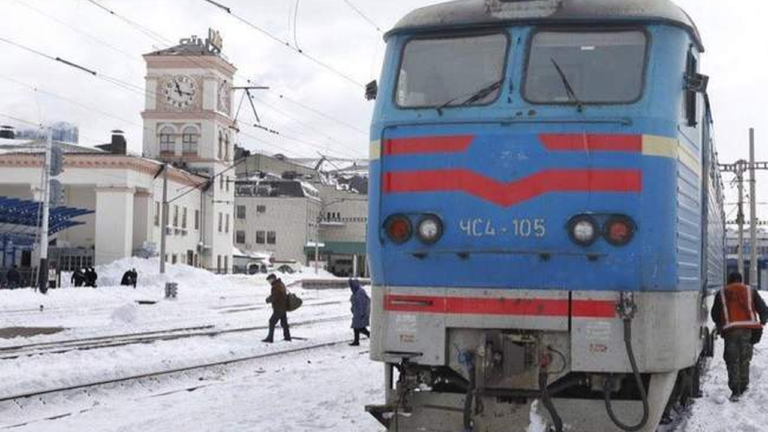Ожеледь на Одещині спричинила затримки поїздів та небезпеку на дорогах