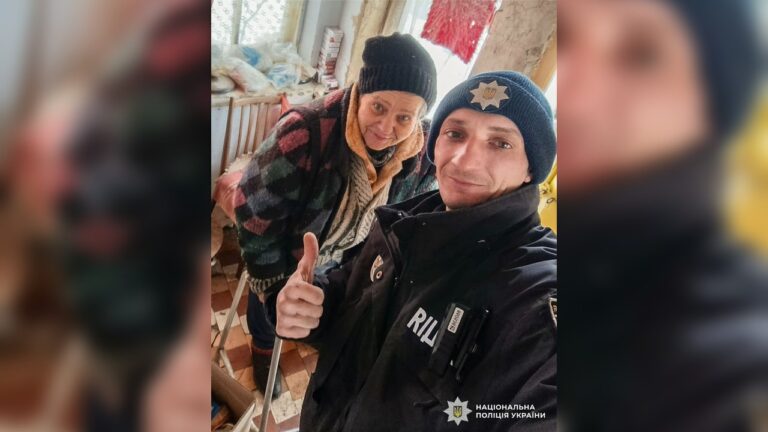 На Миколаївщині поліцейський офіцер громади організував допомогу маломобільній жінці