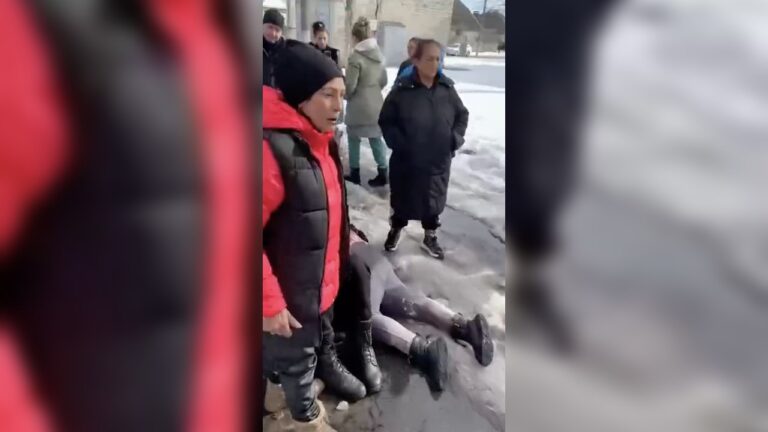 В Ізмаїлі ТЦК тягнули чоловіка по землі, а вагітна жінка намагалася його відбити