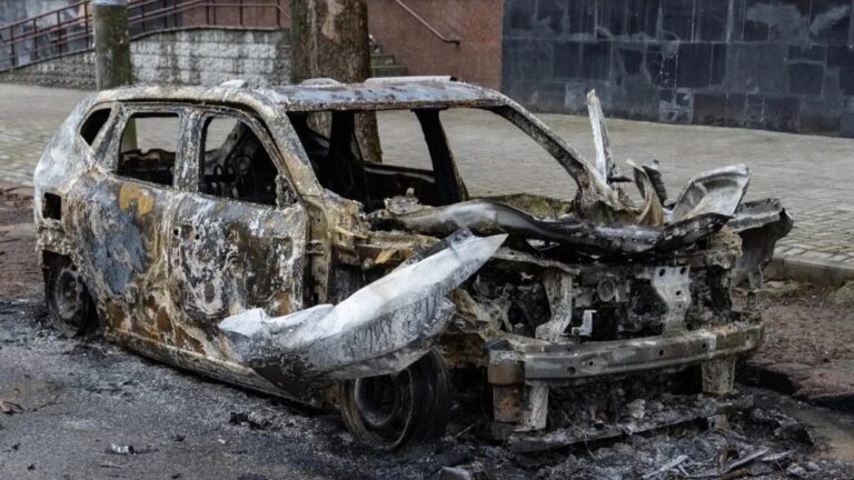 Дронова атака в Херсоні: пошкоджено поліцейський автомобіль