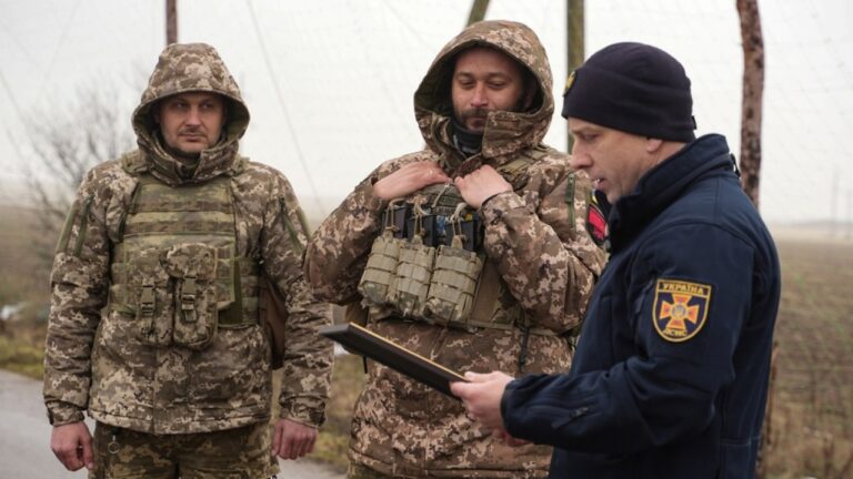 Військові врятували чоловіка з палаючого будинку на Миколаївщині