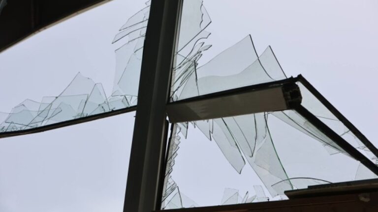 Удар дронами по залізничному вокзалу Миколаєва: пошкоджено колію та рухомий склад