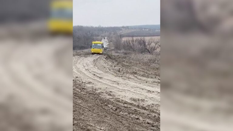 Дорога від Пісків до Баштанки на Миколаївщині у критичному стані: жителі звертаються про допомогу