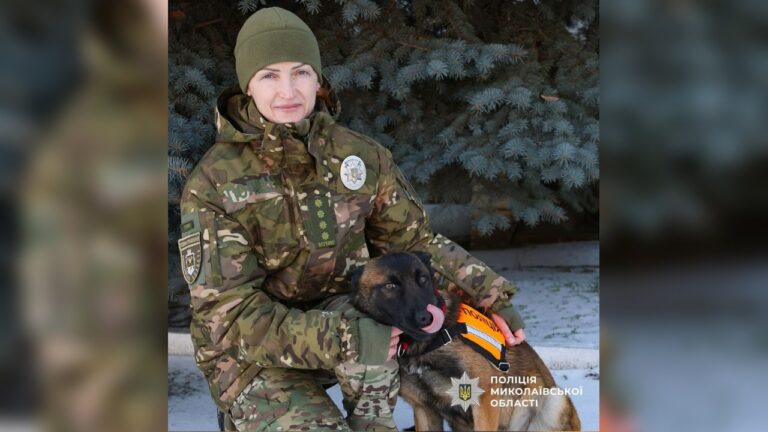 У Миколаєві службова собака поліції отримала сертифікат з психоемоційної підтримки