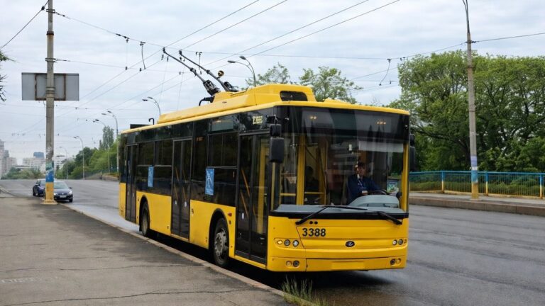 У Херсоні через аварійні роботи тимчасово зупинили рух тролейбусів