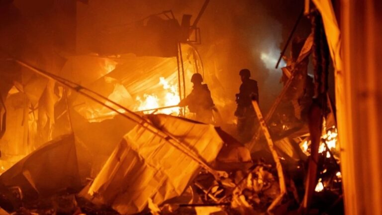 Нічний обстріл Одеси: пошкоджено будинок та знищено ринок