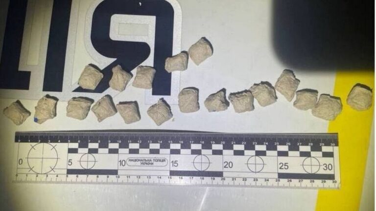 У Дніпровському районі Запоріжжя затримали двох підлітків із ймовірними наркотиками