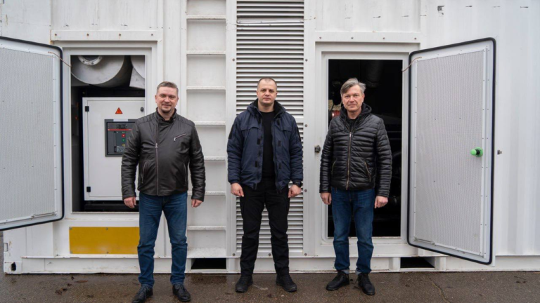 Херсон отримав потужний генератор для стабільної роботи тепломереж