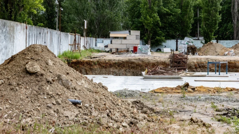 У Херсоні виявили грубі порушення під час будівництва підземних шкіл