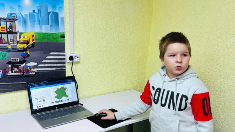 У Херсоні стартував безкоштовний освітній проєкт для дітей з цифрових навичок