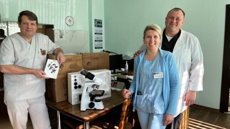 Міська лікарня №3 у Миколаєві отримала три сучасні електронні мікроскопи