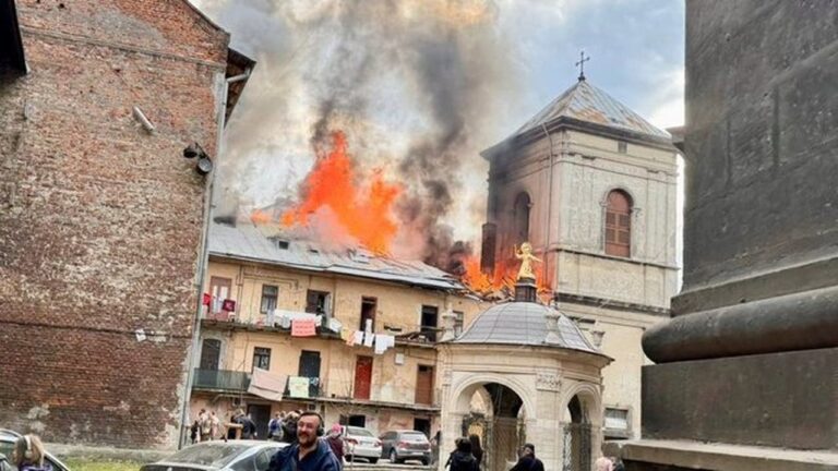 Російський дрон атакував житловий будинок у центрі Львова